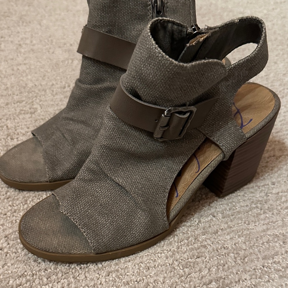 Blowfish Open-Toe Block Heel Sandal - Gray